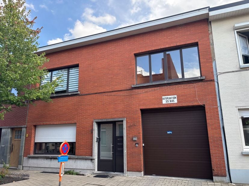 Appartement te koop in Silsburgstraat 20 bus 3,
                    2100 Deurne