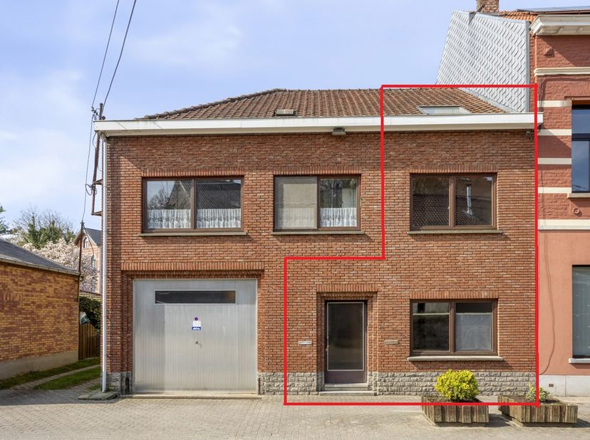 Maison à rénover située à proximité du centre d'Hoeilaart, des transports en commun et de toutes les commodités.<br />
La maison a une superficie habi