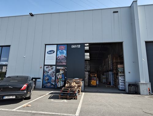                                         Bâtiment d’entreprise à louer à Schelle, € 2.437
