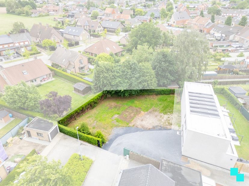 Deze bouwgrond voor open bebouwing is gelegen in een rustige residentiële omgeving en biedt een uitstekende opportuniteit voor wie zijn eigen woning w