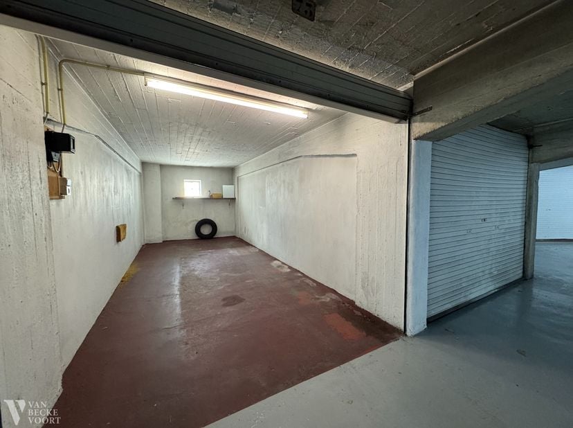 Garage te koop in Wittenonnenstraat 49,
                    8400 Oostende