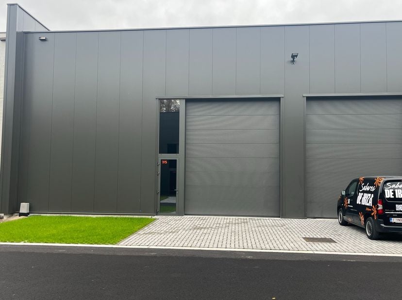 KMO-unit 25 van 350m² met 2 privatieve parkeerplaatsen&amp;nbsp;is gelegen in het bedrijvenpark ASPARK en behoort tot de laatste zes kwalitatief hoogstaan