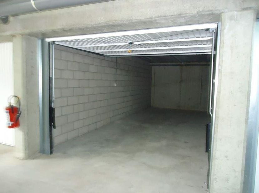 Garage à louer
                    à 3630 Eisden