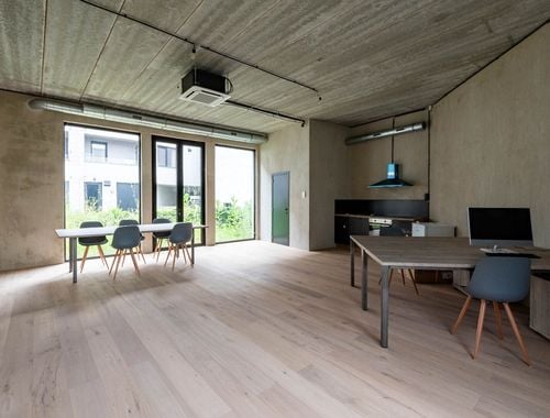                                         Bien commercial à louer à Antwerpen, € 1.450
