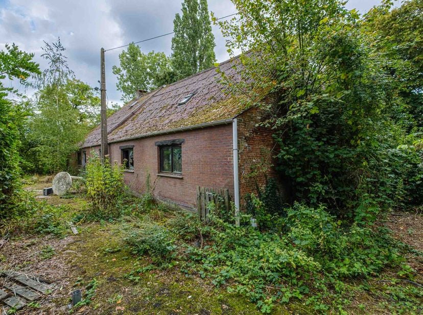 LOT 1: LANDELIJK GELEGEN WONING -<br />
<br />
Fysieke openbare verkoop van een woning met mogelijkheid om een bod uit te brengen op andere landbouwgr