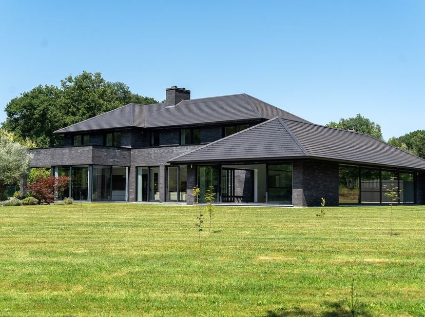 Située dans un secteur très prisé de Ville-Pommeroeul, cette villa d'exception allie luxe et confort grâce à ses prestations haut de gamme et ses volu