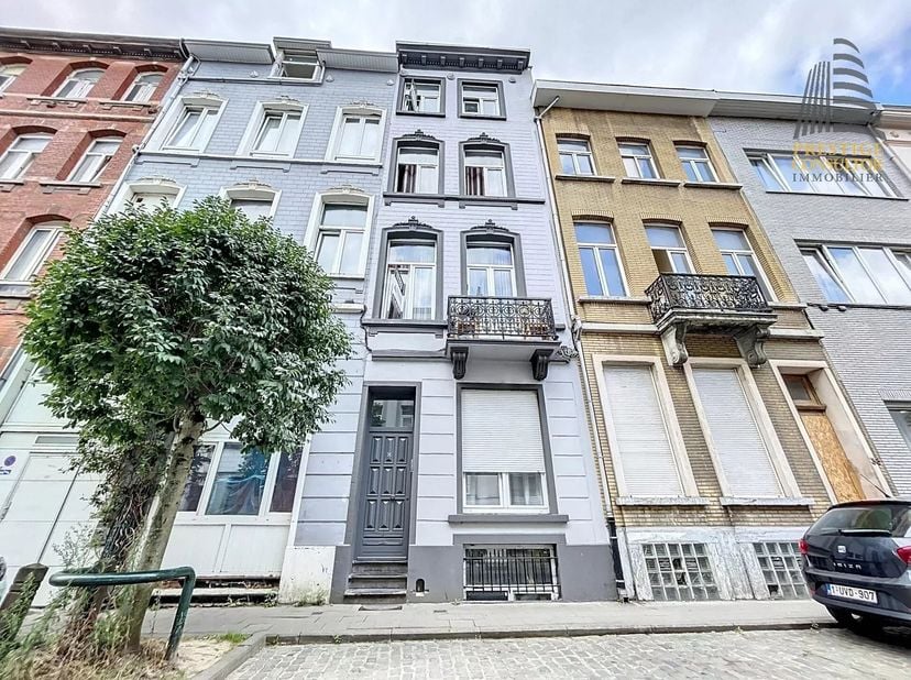 LAEKEN - REF: 87052552 - BEL IMMEUBLE DE TROIS UNITÉS RECONNUES !!!<br />
Nous vous proposons à la vente ce superbe immeuble de trois unités reconnues