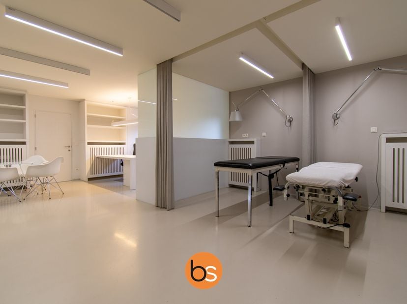 Bedrijfsvastgoed te huur in Rollegemstraat 208,
                    8880 Ledegem