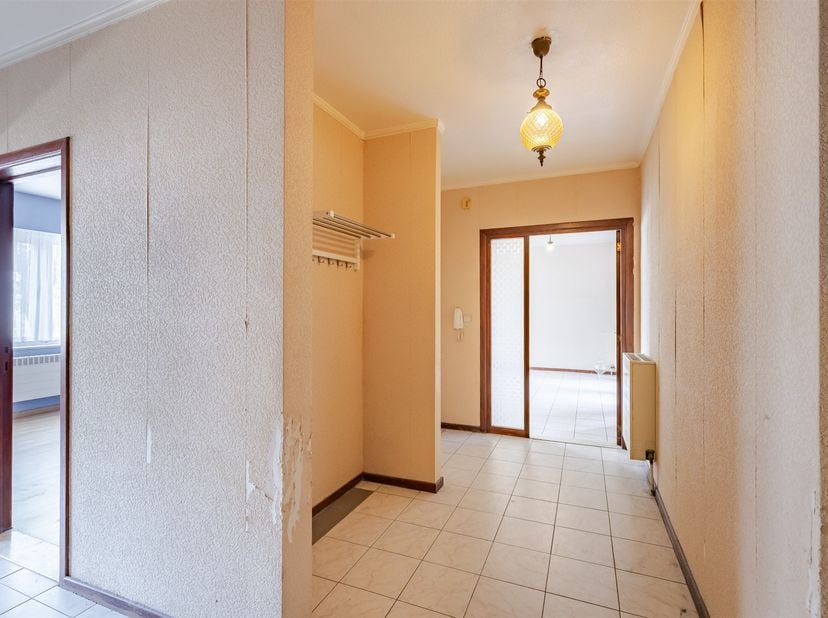 Bent u op zoek naar een ruim appartement op een centrale ligging in Sint-Niklaas? Dan is dit misschien wel uw nieuwe thuis!<br />
<br />
Dit lichtri