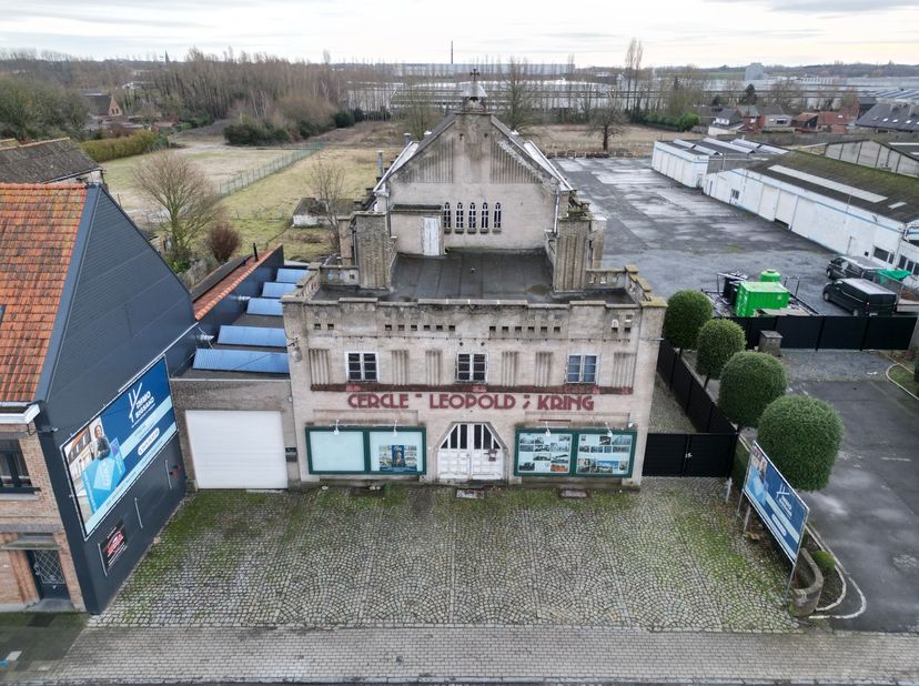 Richtprijs 425 000 EURO. De&amp;nbsp;Cercle Leopold Kring&amp;nbsp;in Wevelgem is een historisch en beschermd gebouw, opgericht in 1928 als ontmoetingsplaats