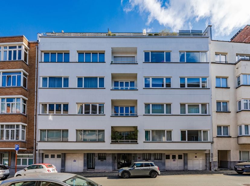 Appartement te koop in ,
                    1180 Ukkel