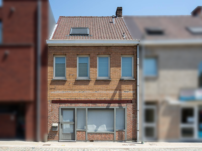 Op zoek naar een gezellige woning op een toplocatie? Ontdek deze charmante en lichtrijke woning in het centrum van Deerlijk. Deze woning beschikt over