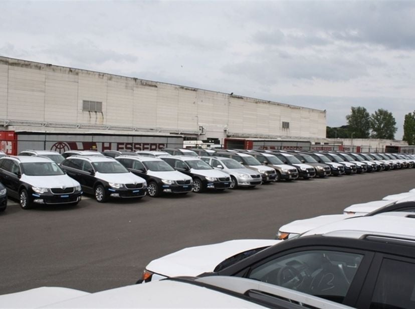 Parking très spacieux dans un endroit pratique !<br />
<br />
Emplacement :<br />
Très bien situé le long de l'A12/ Boomsesteenweg.<br />
Situatio