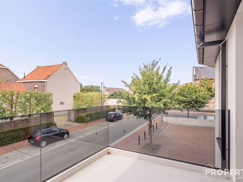 Nieuwbouwappartement op de eerste verdieping in een kleinschalig nieuwbouwproject bestaande uit 5 hoogwaardig afgewerkte appartementen.<br />
<br />