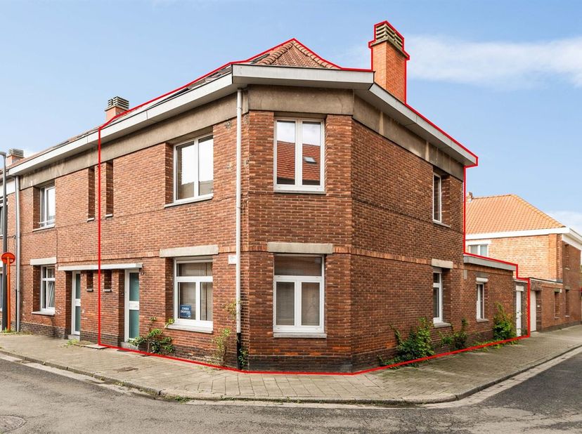 Openhuizendag op zaterdag 13 juni van 17u00 - 18u00. <br />
 127 u00Gerenoveerde hoekwoning met 3 slaapkamers en tuin<br />
Deze gerenoveerde gezinswo