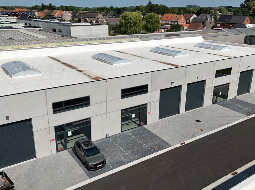 - Nieuwe KMO-units te Ichtegem -<br />
<br />
In de Industriestraat te Ichtegem transformeert Global Estate Group de voormalige Dupon Biscuits-site –