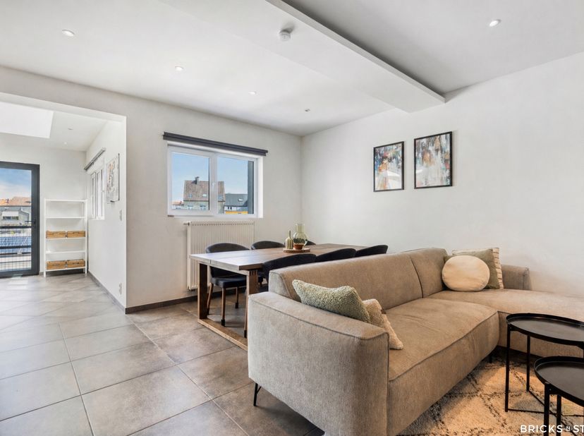 Dit aangename en lichtrijke 2-slaapkamerappartement is gelegen in een rustige straat, op steenworp van het Krugerpark.<br />
Het appartement bevindt z