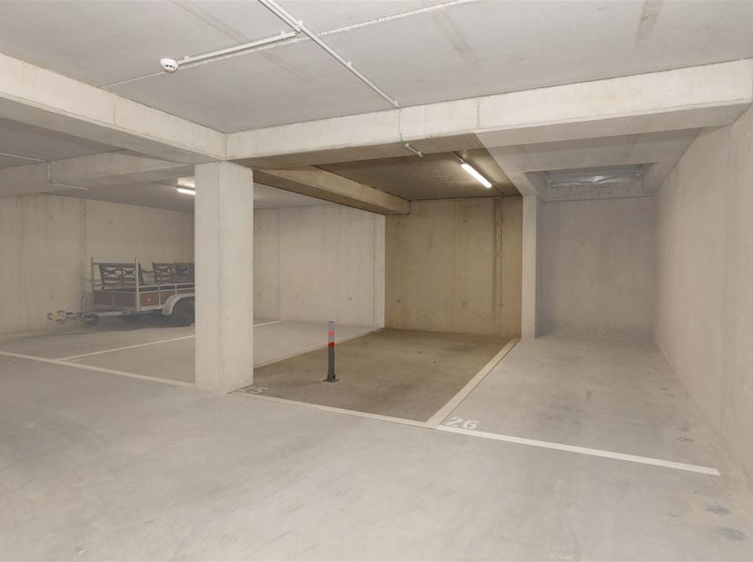 Autostaanplaats midden in het centrum van Hoeselt!<br />
<br />
Midden in de gezellige dorpskern van Hoeselt bevindt zich het gloednieuwe project re