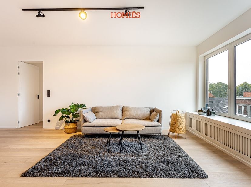 Dit ongemeubeld appartement van 85 m² is gelegen op een centrale locatie in Leuven, met een vlotte verbinding naar Gasthuisberg, IMEC, de E314 en E40.