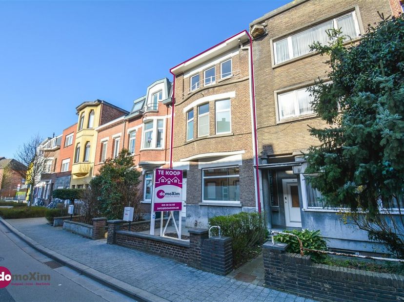 Ruime, karaktervolle stadswoning met twee garageboxen en tuin in Mechelen<br />
Op zoek naar een woning met karakter én toekomst? Deze ruime gezinswon