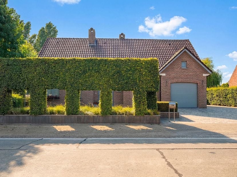 Maison à vendre à ,
                    8800 Rumbeke