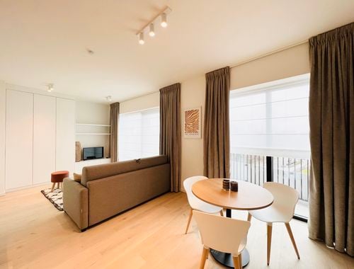                                         Studio te huur in Oudergem, € 1.050
