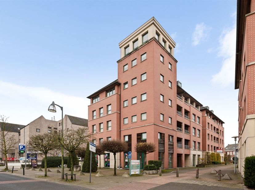 Penthouse met 3 slaapkamers en panoramisch dakterras<br />
5de verdieping<br />
Via de lift krijg je rechtstreeks toegang tot het penthouse. De inkomh