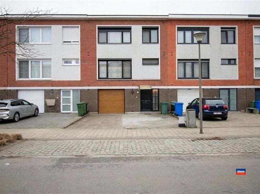 HOBOKEN | BEL-ETAGE spacieux AVEC QUATRE CHAMBRES, GARAGE, SALLE ET JARDIN SUR UN TERRAIN TOTAL DE 243m² | EPC B | TERRAIN VISIBLE DE 210m² | Y COMPRI