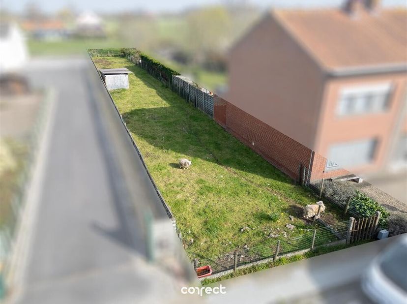 Mooi perceel bouwgrond van 417 m² bestemd om een halfopen woning op te bouwen.<br />
Het perceel bouwgrond, ideaal voor het realiseren van een halfope