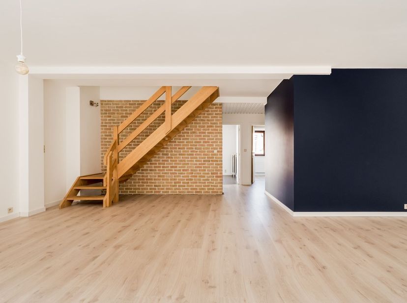 Ruim duplex appartement met 2 slaapkamers en aangenaam terras in centrum Mechelen<br />
<br />
Dit lichtrijke duplex appartement van maar liefst 130
