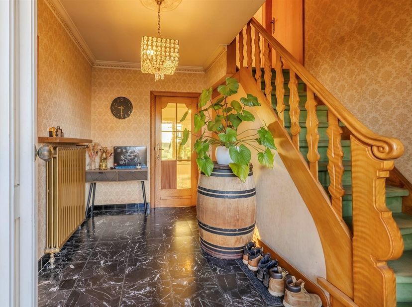 Karaktervolle woning op een perceel van 865 m² te Meerhout.<br />
<br />
Ligging: Deze woning is gelegen te Meerhout met alle faciliteiten in de nab