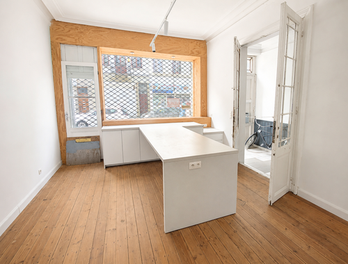                                         Handelsgelijkvloers te koop in Brussel, € 249.000
