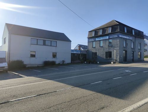                                         Usage mixte à vendre à Feschaux, € 645.000
