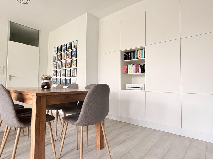Instapklaar, modern appartement met 2 slaapkamers, ruim terras en uitstekende ligging<br />
<br />
Op zoek naar een stijlvol en praktisch ingedeeld ap