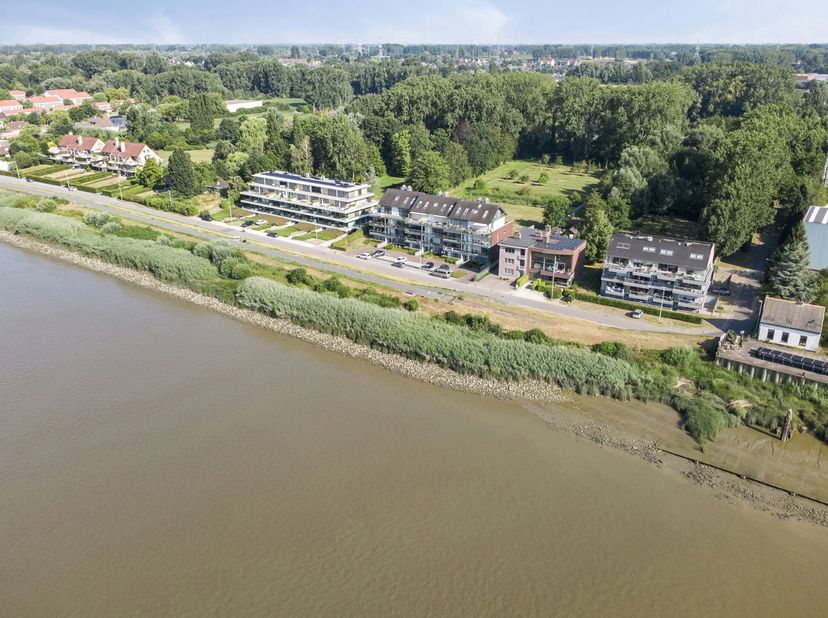 UNIEK vastgoed : Duplex met tuin en garage en Zuidelijke terrassen met uniek uitzicht op de Schelde.<br />
Deze prachtige duplex is gelegen in de rust