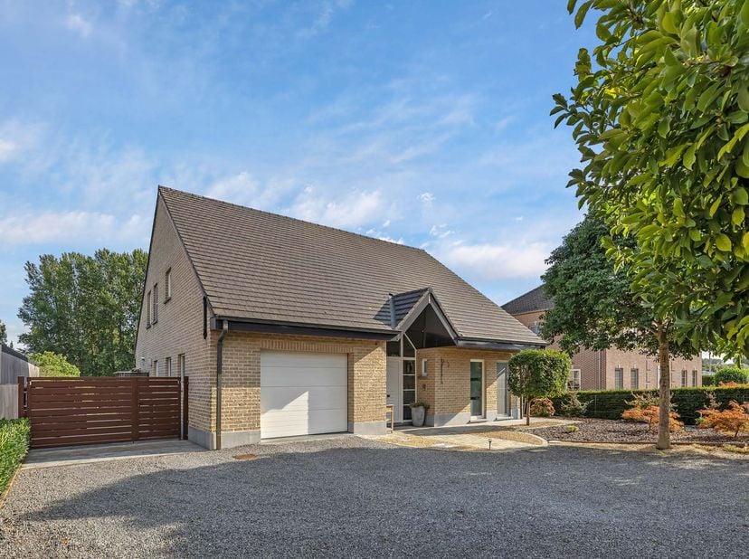 Huis te koop in Beneden-Hemelrijk 57,
                    9402 Meerbeke