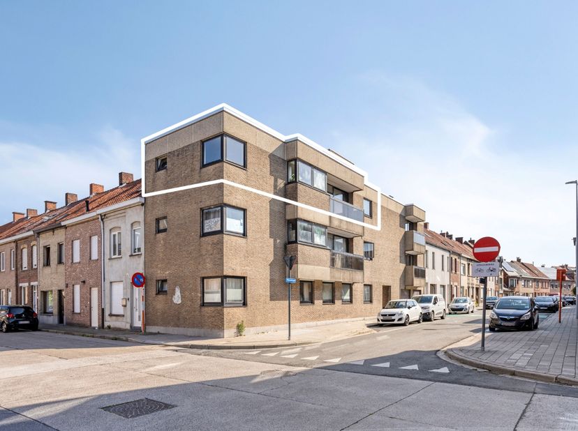 Op zoek naar een centraal gelegen appartement voor eigen bewoning of een interessante opbrengsteigendom in het centrum van Roeselare? Lees dan zeker v
