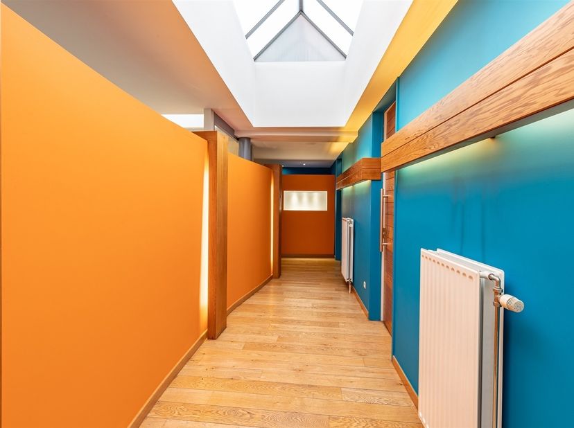 Deze handelswoonst is gelegen in het hart van Wetteren. De ligging van dit pand is zeer aantrekkelijk, met alle benodigde faciliteiten binnen handbere