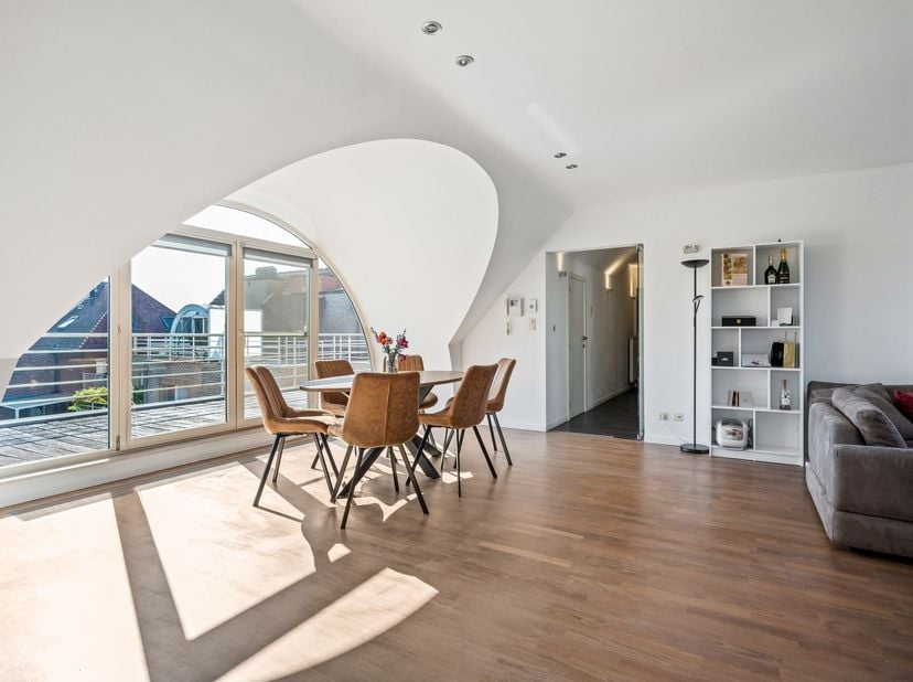 2 slpk appartement met terras in centrum Kasterlee<br />
<br />
Deze residentie dateert van 2003 en bevindt zich in een goede staat van onderhoud.<b