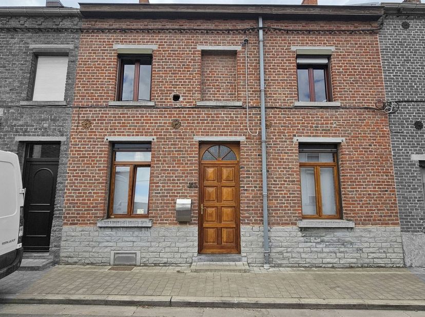 SOUS OPTION - PLUS DE VISITE - Prix: Offre à partir de 199.000 euros, frais d'agence non inclus et à charge de l'acquéreur. <br />
Chouette maison hab