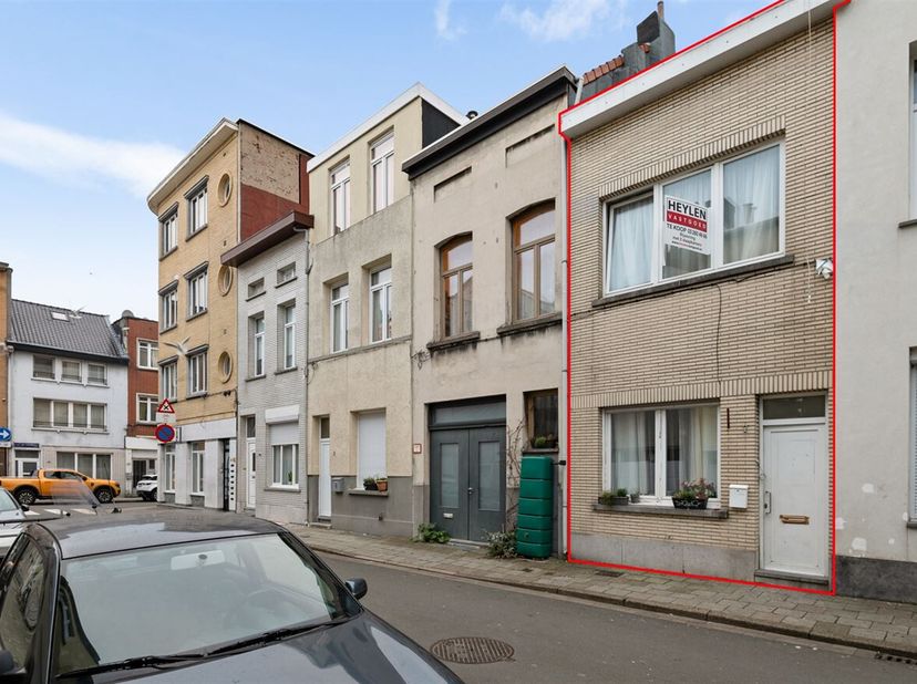 Journée portes ouvertes le samedi 09/03 de 12h30 à 13h30<br />
Maison à rénover avec 2 chambres<br />
 Situation : Découvrez cette maison à rénover da