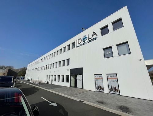                                         Bureaux à louer à Lochristi, € 2.400
