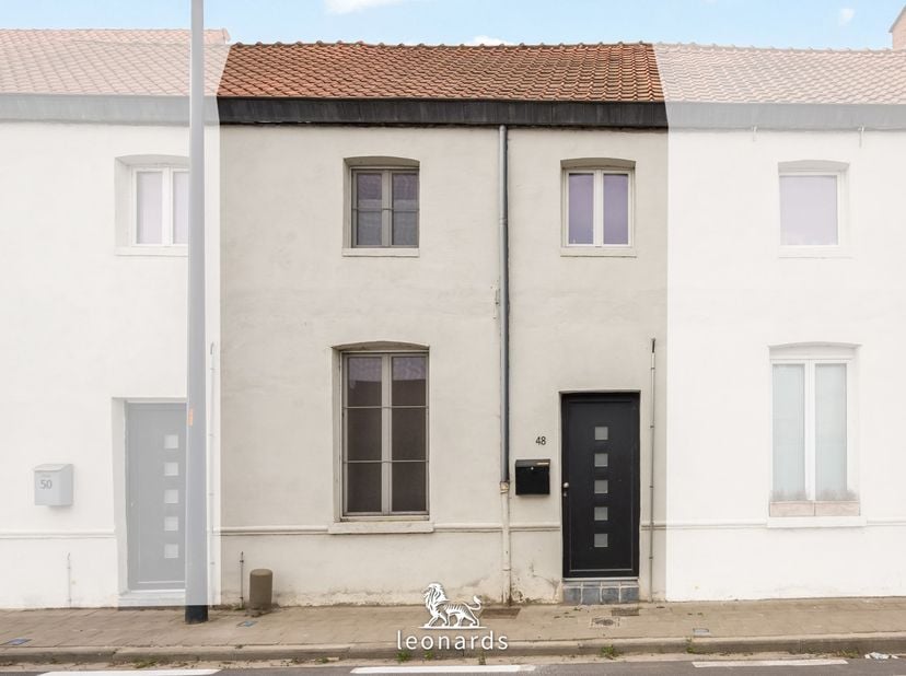 Bent u op zoek naar een stijlvolle instapklare en betaalbare woning met voldoende ruimte? Dan is deze woning precies wat u zoekt!<br />
<br />
Bij het