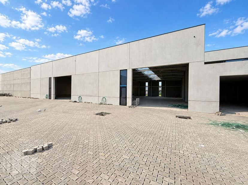 Bedrijfsvastgoed te huur in Filliersdreef 15,
                    9800 Deinze