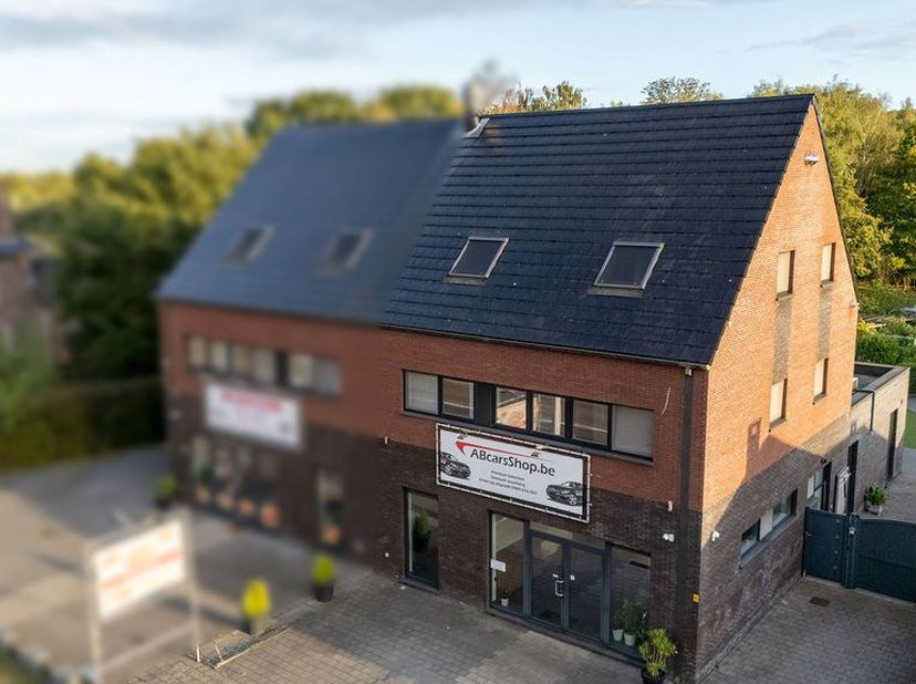 Heeft u interesse? Bekijk deze woning op onze website http://www.domovastgoed.be of contacteer ons op het nummer 011/96.49.96<br />
<br />
Gelegen lan