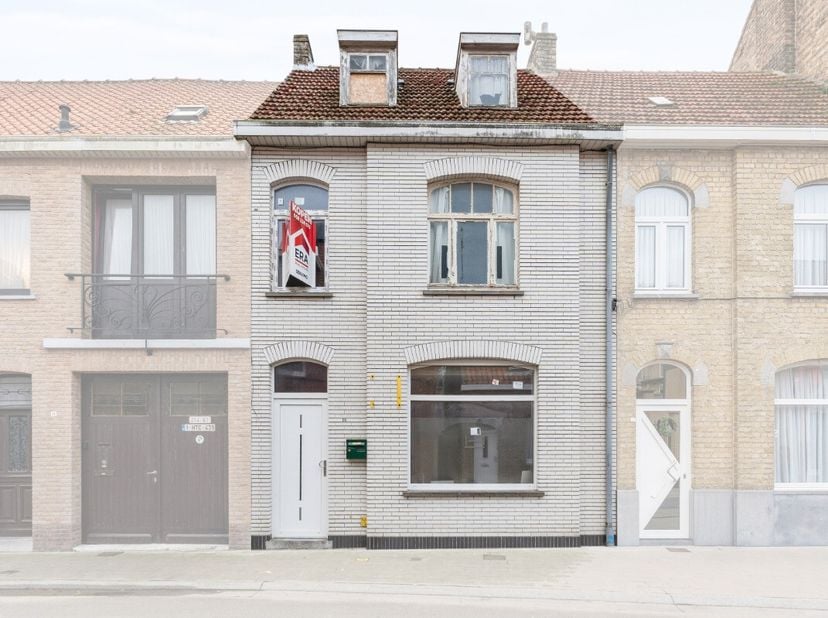 De Panne: Te renoveren woning met 3 slaapkamers en ruime tuin in rustige straat nabij centrum!Ontdek deze te renoveren woning in de Brouwersstraat, ee