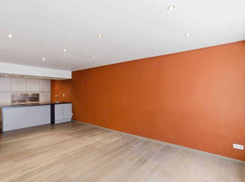 Mooi gelijkvloers appartement met 2 slaapkamers in het hart van Blankenberge. De locatie is zonder twijfel een enorme troef: slechts enkele passen ver