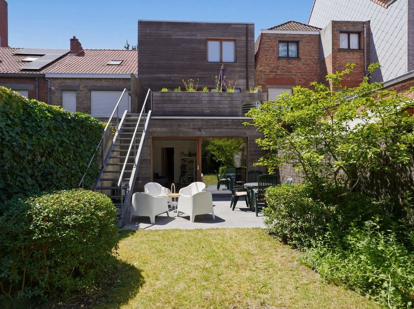 Exclusief wonen in Nieuwpoort: instapklare woning met garage, terras en tuin.<br />
Bent u op zoek naar een instapklare, ruime gezinswoning op een top