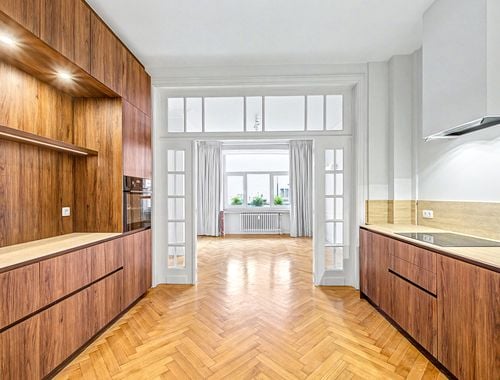                                         Gelijkvloers app. te huur in Brussel, € 1.450
