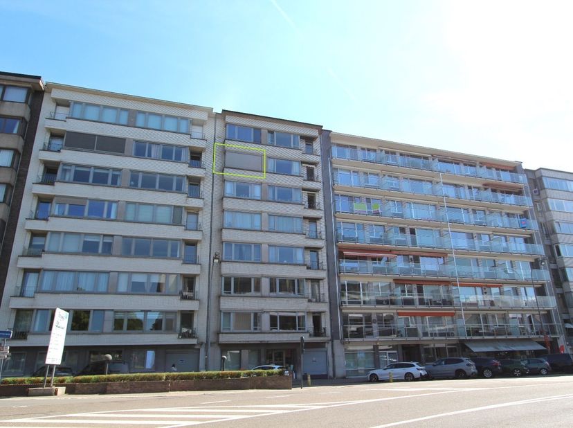 Dit appartement is gelegen aan de ring in Tongeren; met winkels, restaurants, terrasjes, bus en trein, .. alles vlakbij. Vanop de zesde verdieping heb